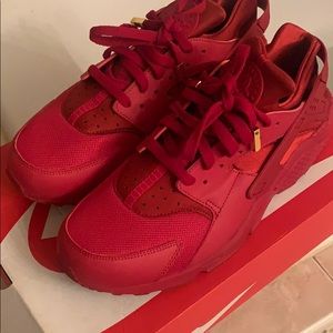 Men’s red hurache